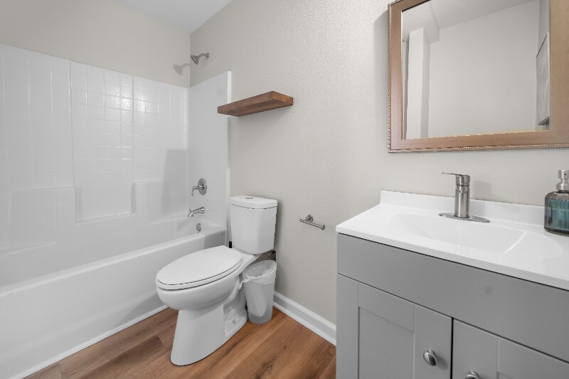 Building Photo - 1528 E Devine St