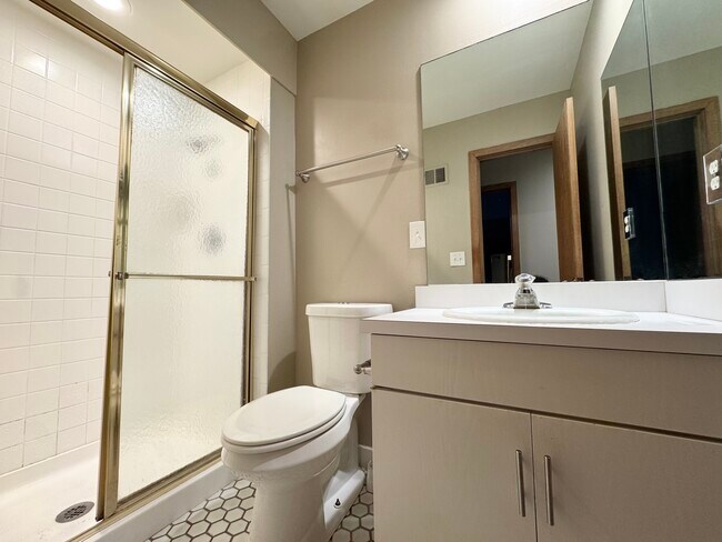 Building Photo - 3804 Pennsylvania Ave