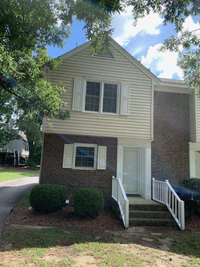 Building Photo - 2 Bedrooms 1.5 Bath