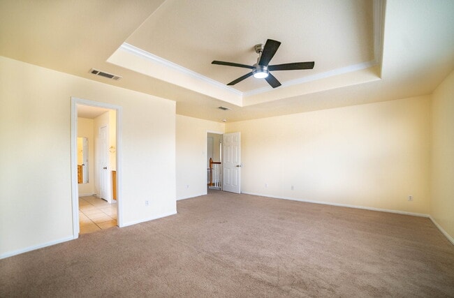 Building Photo - "Spacious 3-Bed, 3-Bath Gem on Bridgewood ...