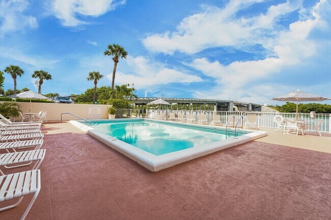 Building Photo - 225 S Beach Rd