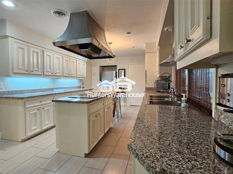 Building Photo - 5203 Chesapeake Way