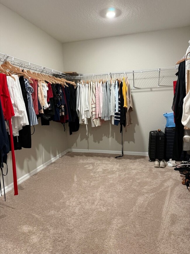 Building Photo - For Rent – Spacious 5-Bedroom Home in Lithia