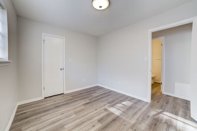 Building Photo - Newly renovated 3 bed / 2 Bath in Tulsa! Available Mid June!