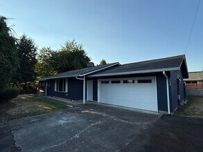 Building Photo - Great single story 3 bedroom!