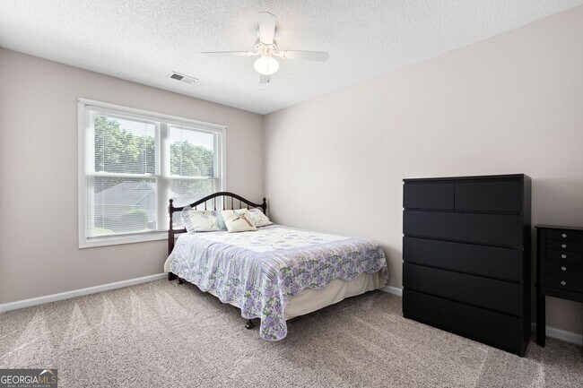 Building Photo - 821 Soaring Dr NE