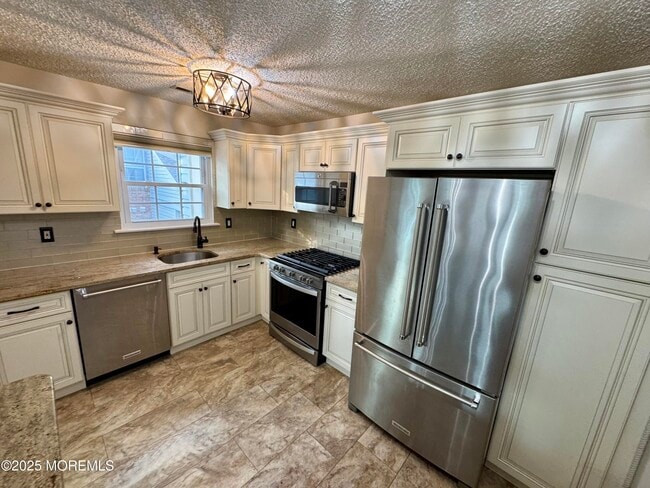 Building Photo - 148 Tulip Ln