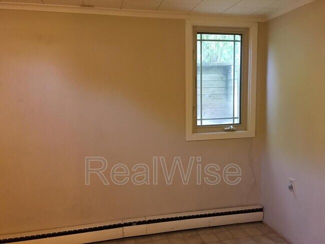 Building Photo - 1239 NW Dogwood Ave