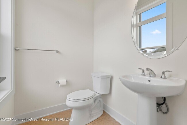 Building Photo - 3 Valiant Ct