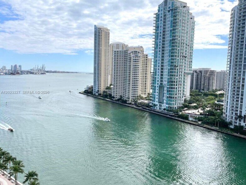 Building Photo - 300 S Biscayne Blvd