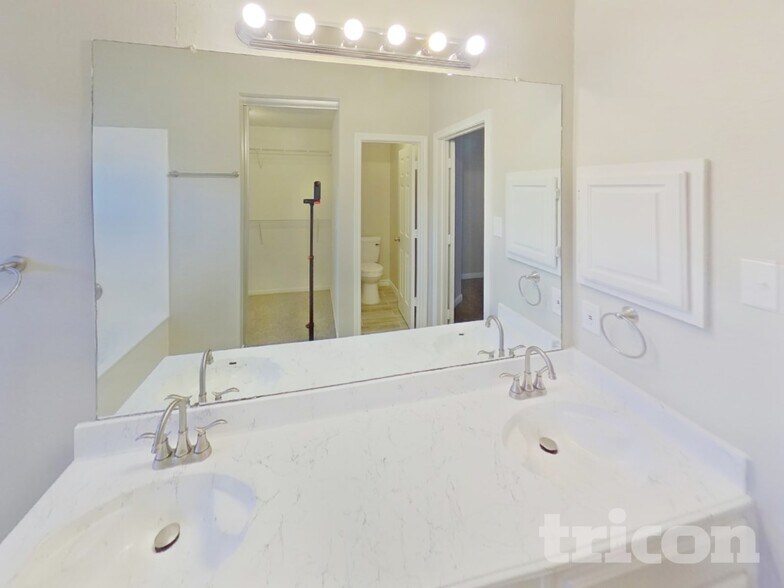 Building Photo - 3416 Tulip Ln