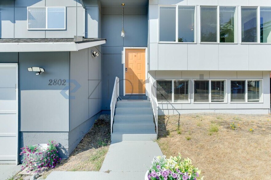 Building Photo - Unit