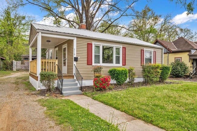 Building Photo - Adorable bungalow