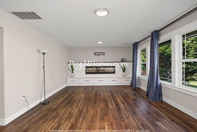 Building Photo - Beautifully Updated 4 Bedroom Home in Hillsboro!