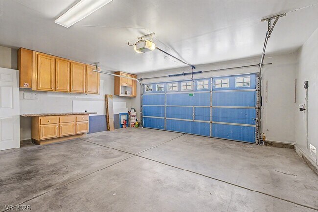 Building Photo - 10547 Lilac Tree Ave