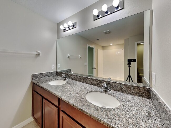 Building Photo - 1605 Broad Winged Hawk Dr