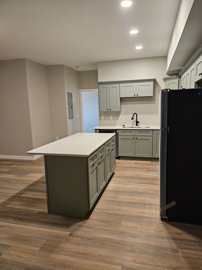 Building Photo - New 2 bed apartment