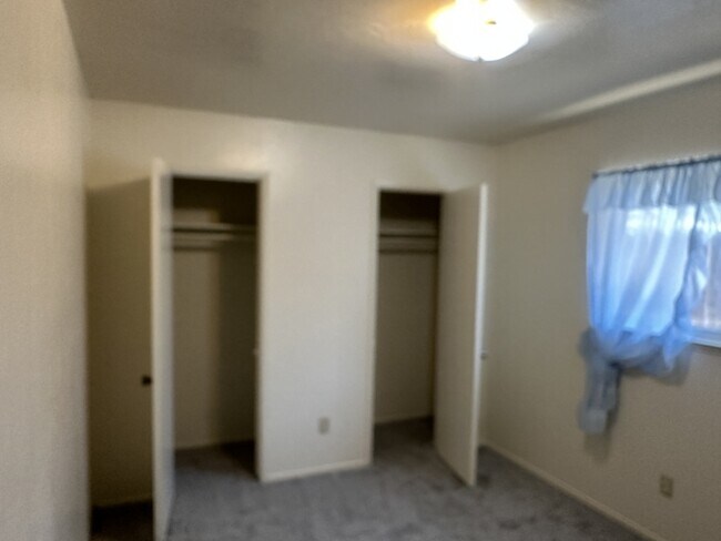 Building Photo - Welcome to Woodside Drive! Opportunity awa...