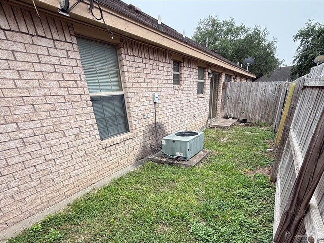 Building Photo - 1307 E Coyote St