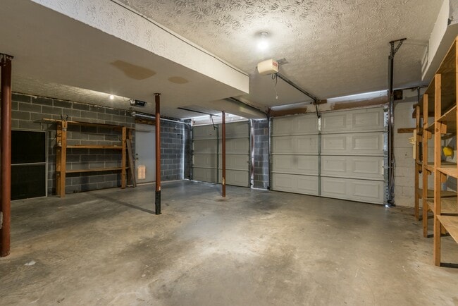 Building Photo - 420 Shelbyville Rd