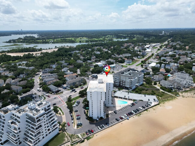 Building Photo - 3558 Shore Dr