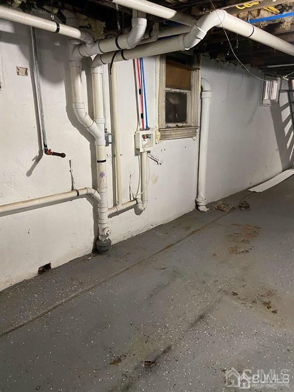 Building Photo - 690 State St