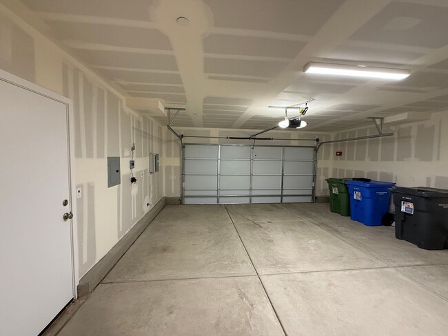 Building Photo - Brand new two story in Turlock!