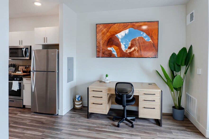 Building Photo - 241 W 200 S
