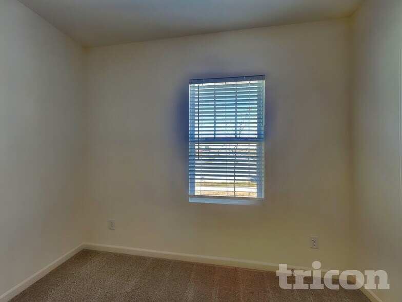 Building Photo - 12645 Big Rnch Rd