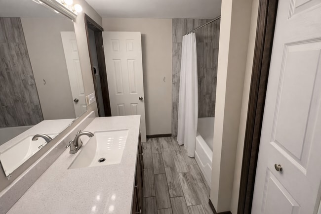 Building Photo - Super Cute Home