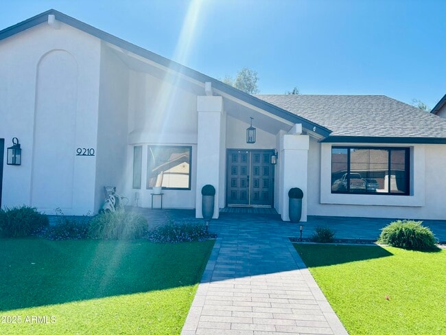Building Photo - 9210 S Heather Dr