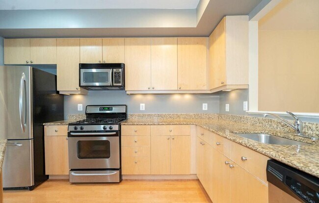 Building Photo - 1354 Monroe St NW