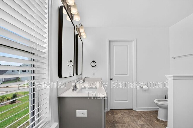 Building Photo - 3012 Highlander Pt
