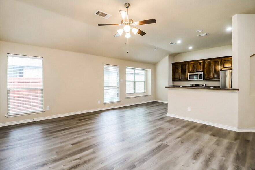 Building Photo - 160 Spring Hollow Dr