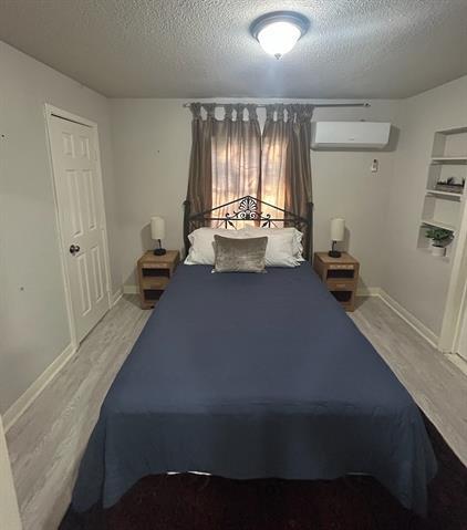 Building Photo - 701 N Pecan St