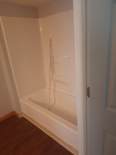 Building Photo - 305 W Berwick St