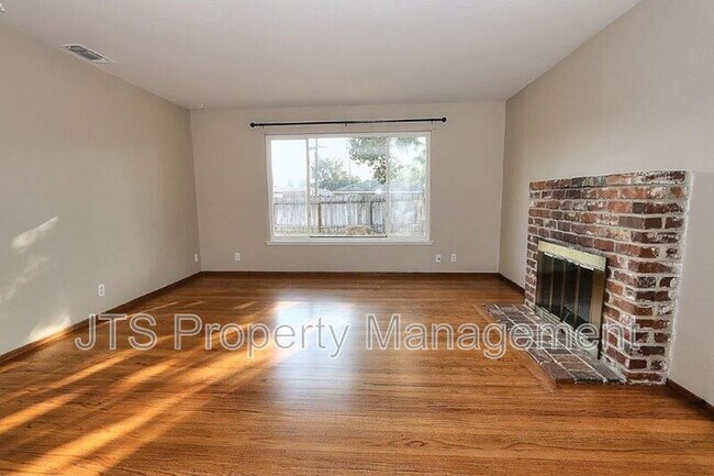 Building Photo - 10624 Chardonay Dr