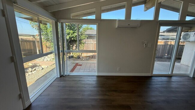 Building Photo - Incredible Remodled 4 bedroom House