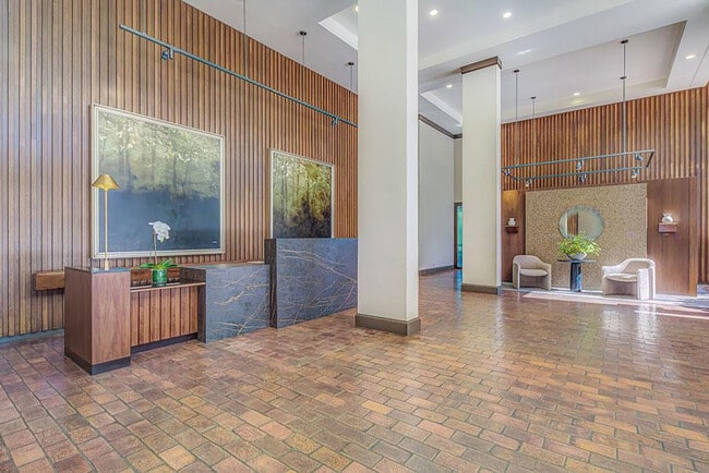 Building Photo - 2575 Peachtree Rd NE