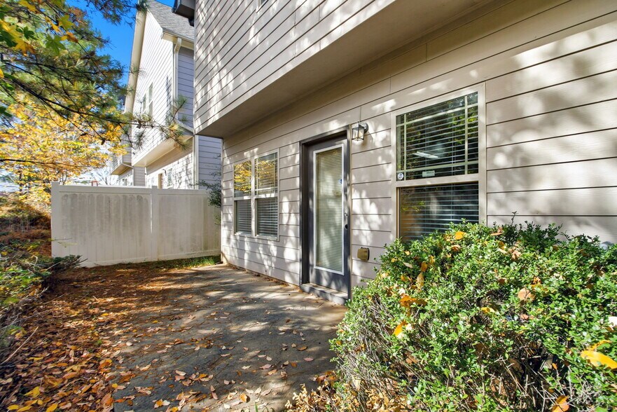 Building Photo - 1610 Chattahoochee Ct