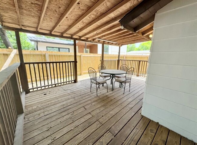 Building Photo - 406 Swanee Dr