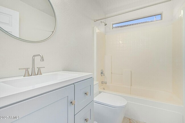 Building Photo - 602 W Canary Way