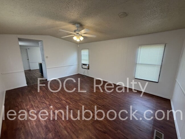 Building Photo - 122 N County Rd