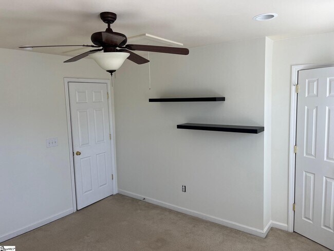 Building Photo - 154 S Lake Emory Dr