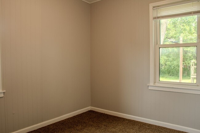 Building Photo - Two bedroom House in East Alton