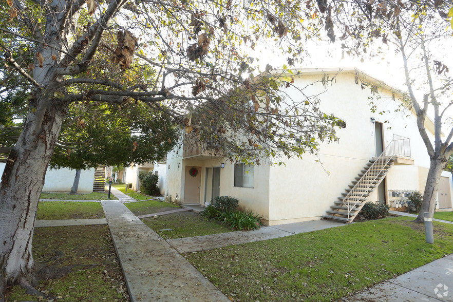 Building Photo - Burkhart Apartments