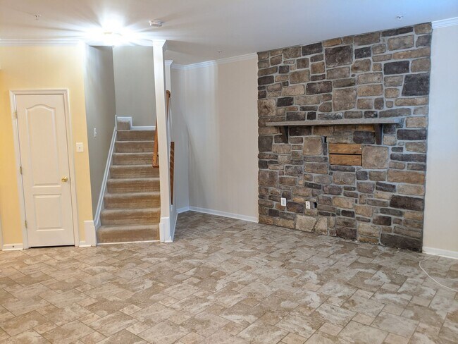 Building Photo - 3 Level townhouse in Frederick available e...