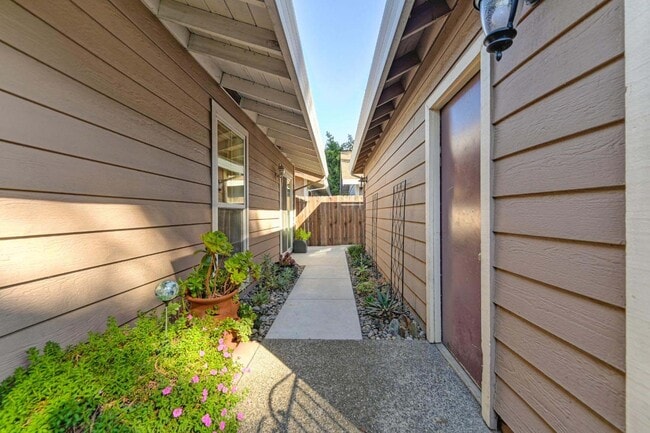 Building Photo - 821 Florin Rd