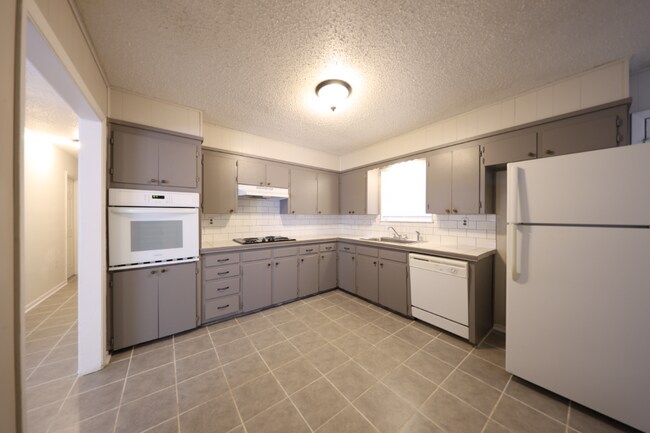 Building Photo - 1008 S 31st St