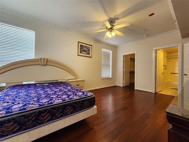 Building Photo - 6655 W Sam Houston Pkwy S